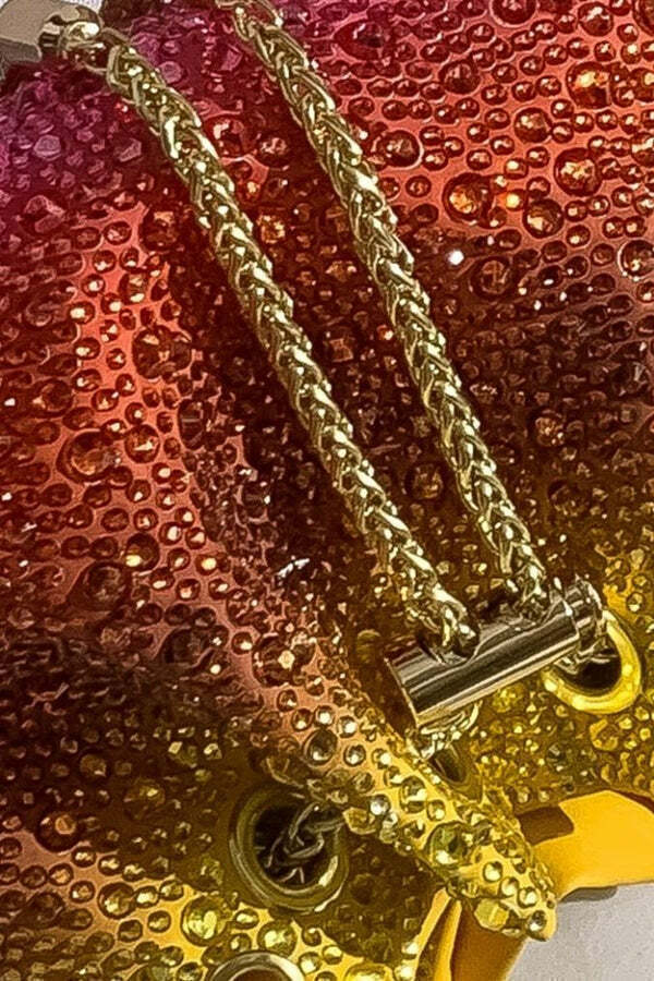 Bucket Bag Carlin mit Diamant-Schleifenhenkel